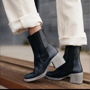 Free People
Essential Chelsea Boots